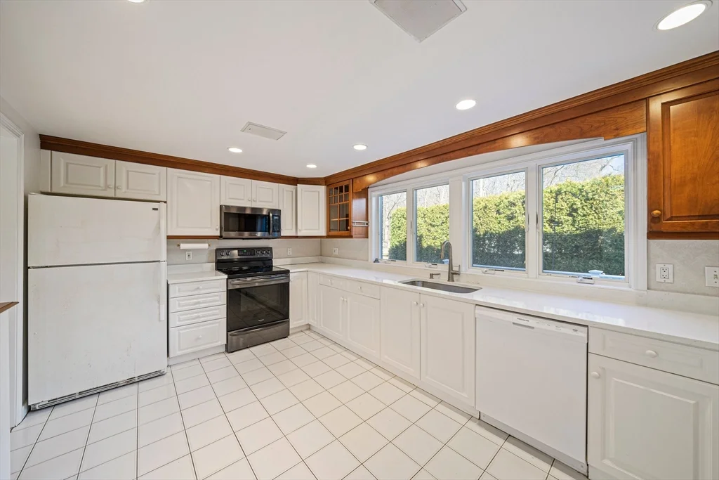 93 Lincoln Rd, Lawrence Estates
