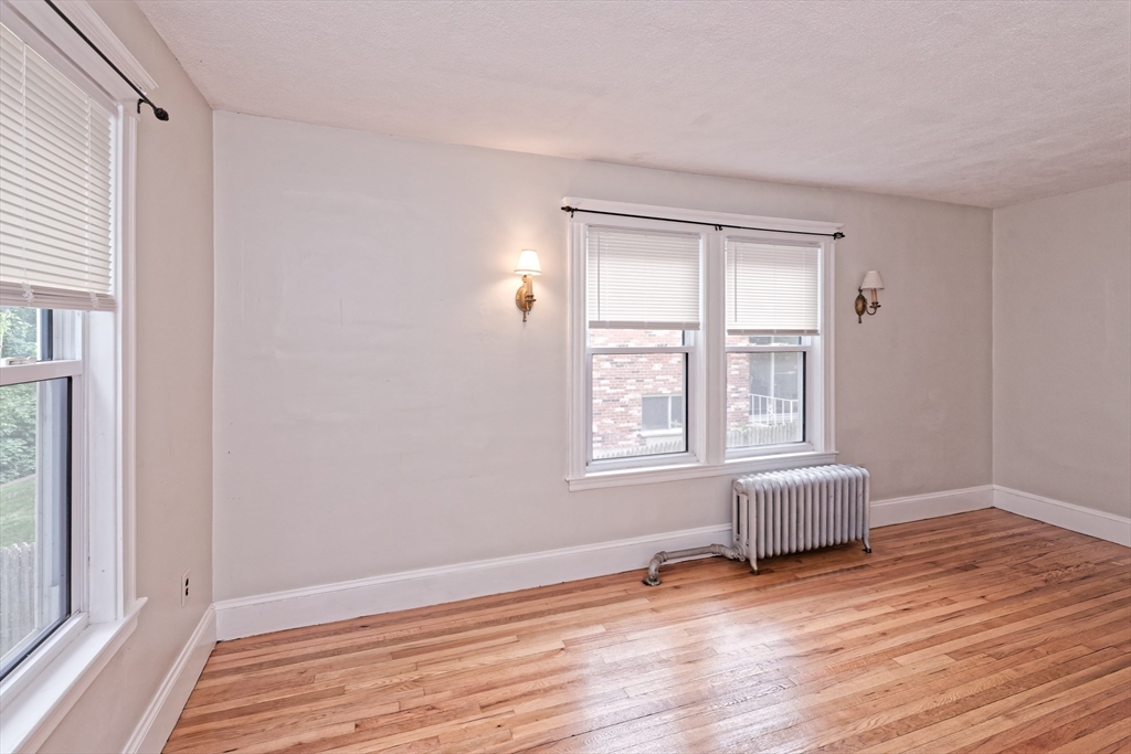 23-25 St James Ter, Newton