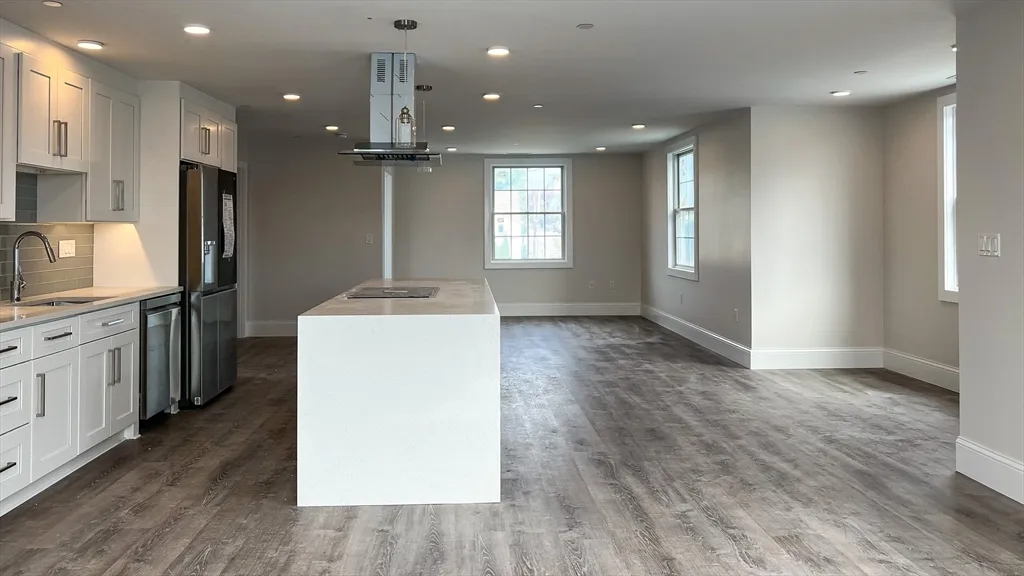 131 Cambridge St, Burlington