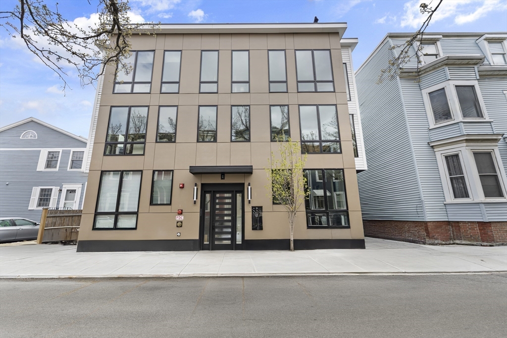 8 Mercer St, South Boston