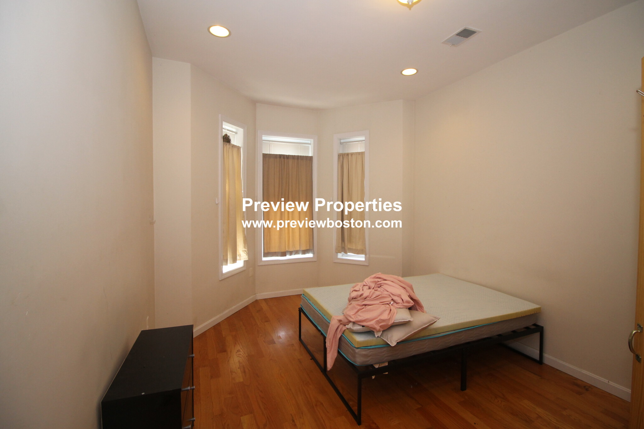 10 Moreland, Roxbury