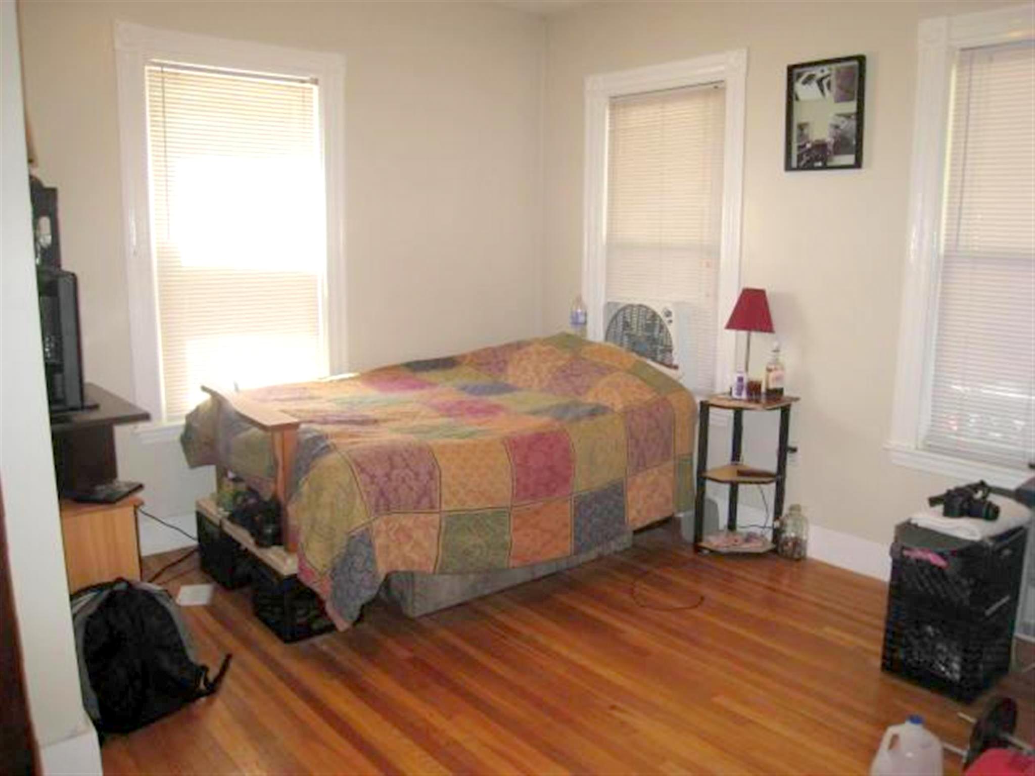 3 bed, 1 bath apartment for rent at 47 Cherry St Unit 1, Porter Square — photo 5 of 8