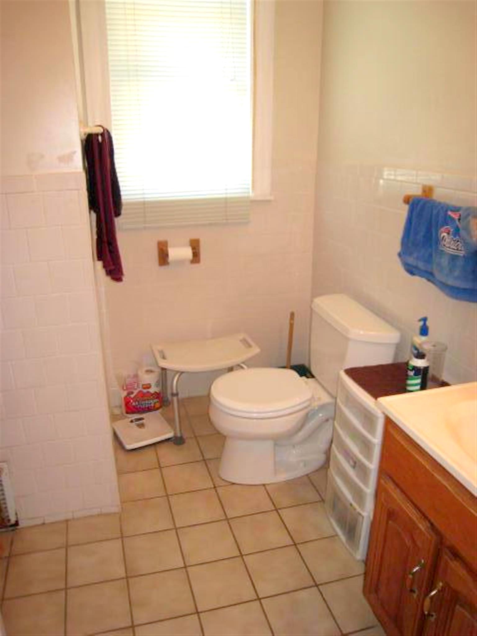 3 bed, 1 bath apartment for rent at 47 Cherry St Unit 1, Porter Square — photo 6 of 8