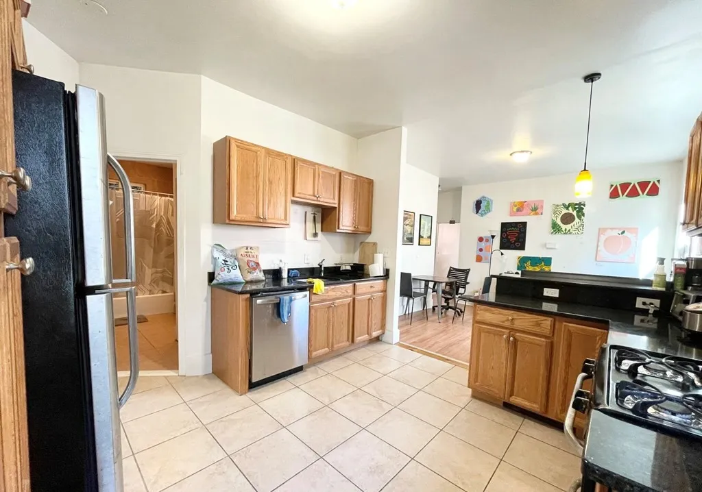 52 Delle Ave, Mission Hill