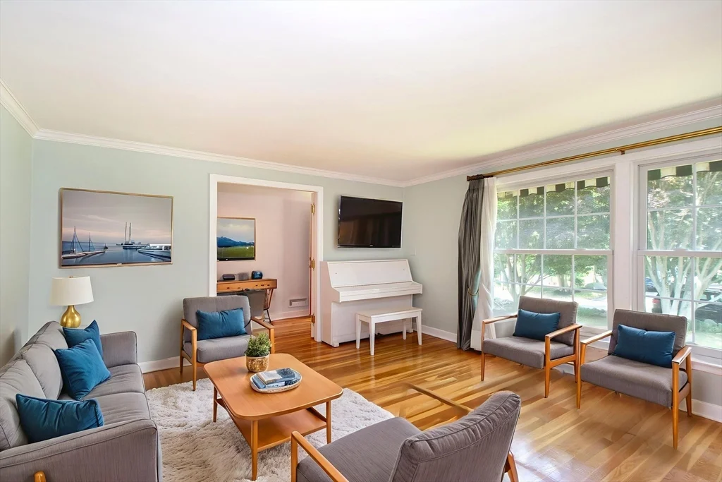 45 Old Pasture Rd, Cohasset