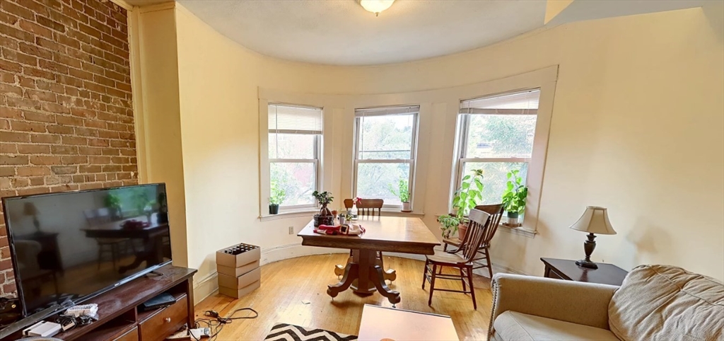 1406 Beacon St, Corey Hill