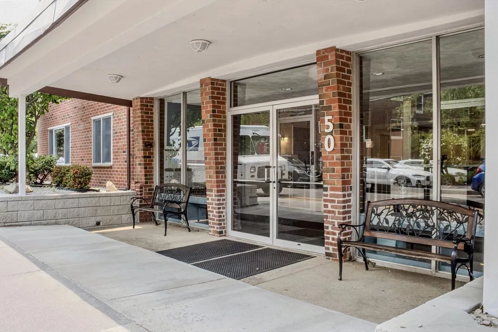 50 Green St, North Brookline