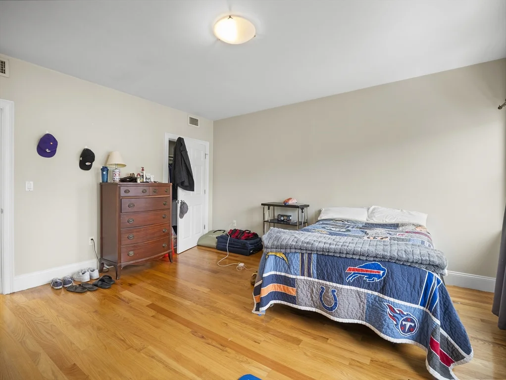 157 W 6th St, South Boston
