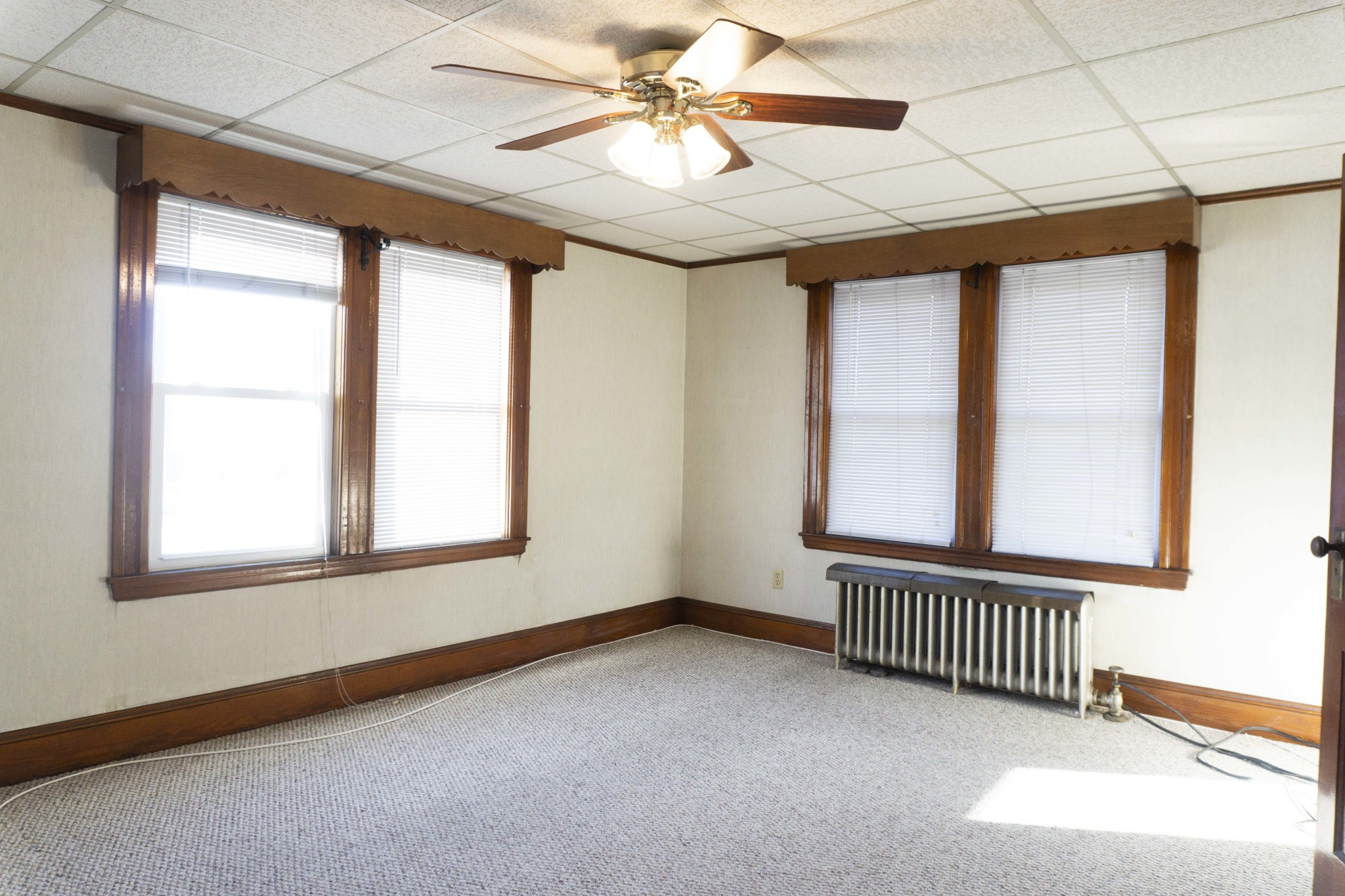 3 bed, 1 bath apartment for rent at 472 Western Ave Unit ., Brighton — photo 2 of 3