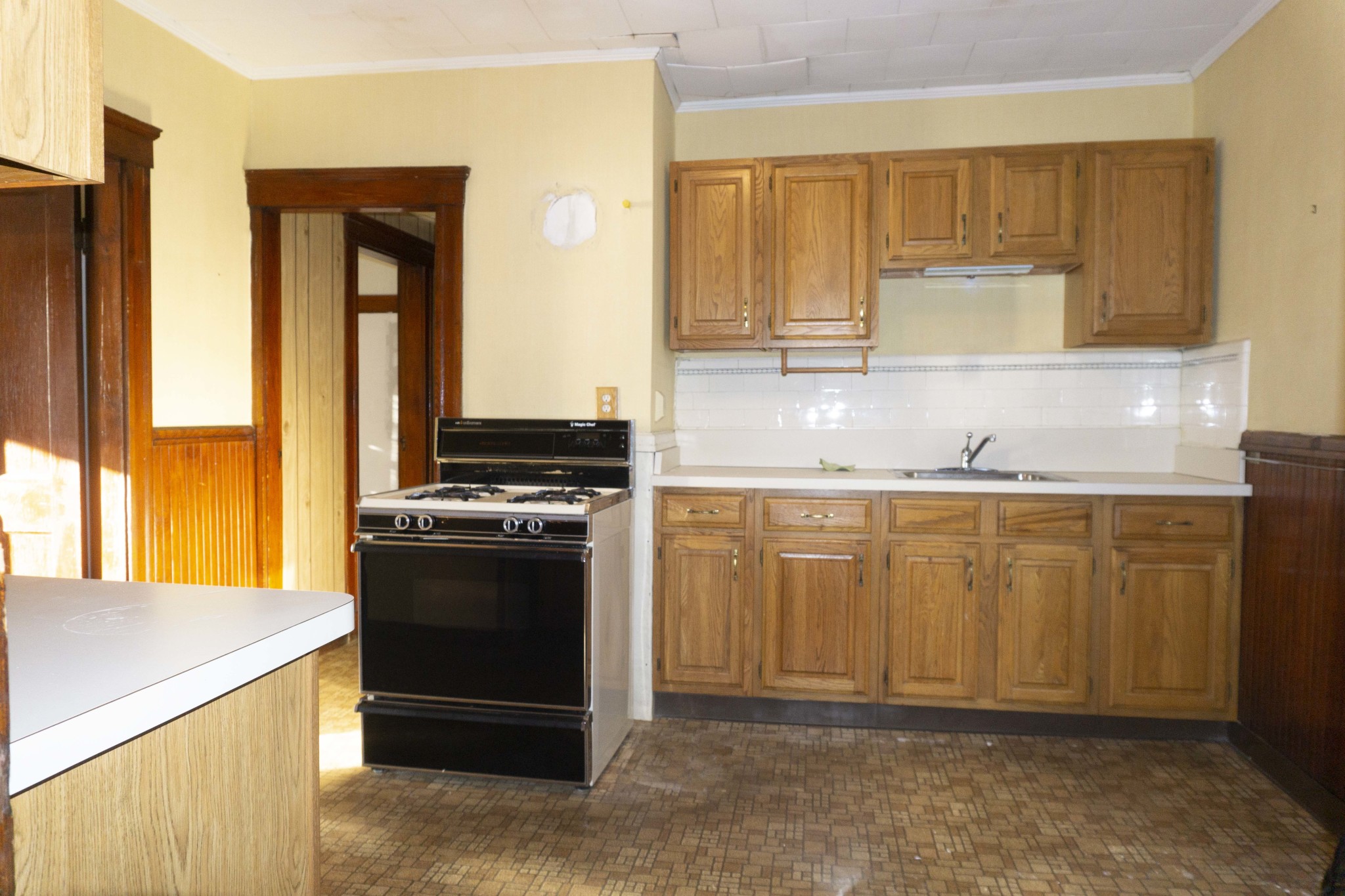 3 bed, 1 bath apartment for rent at 472474 Western Ave Unit 474, Brighton — photo 2 of 7