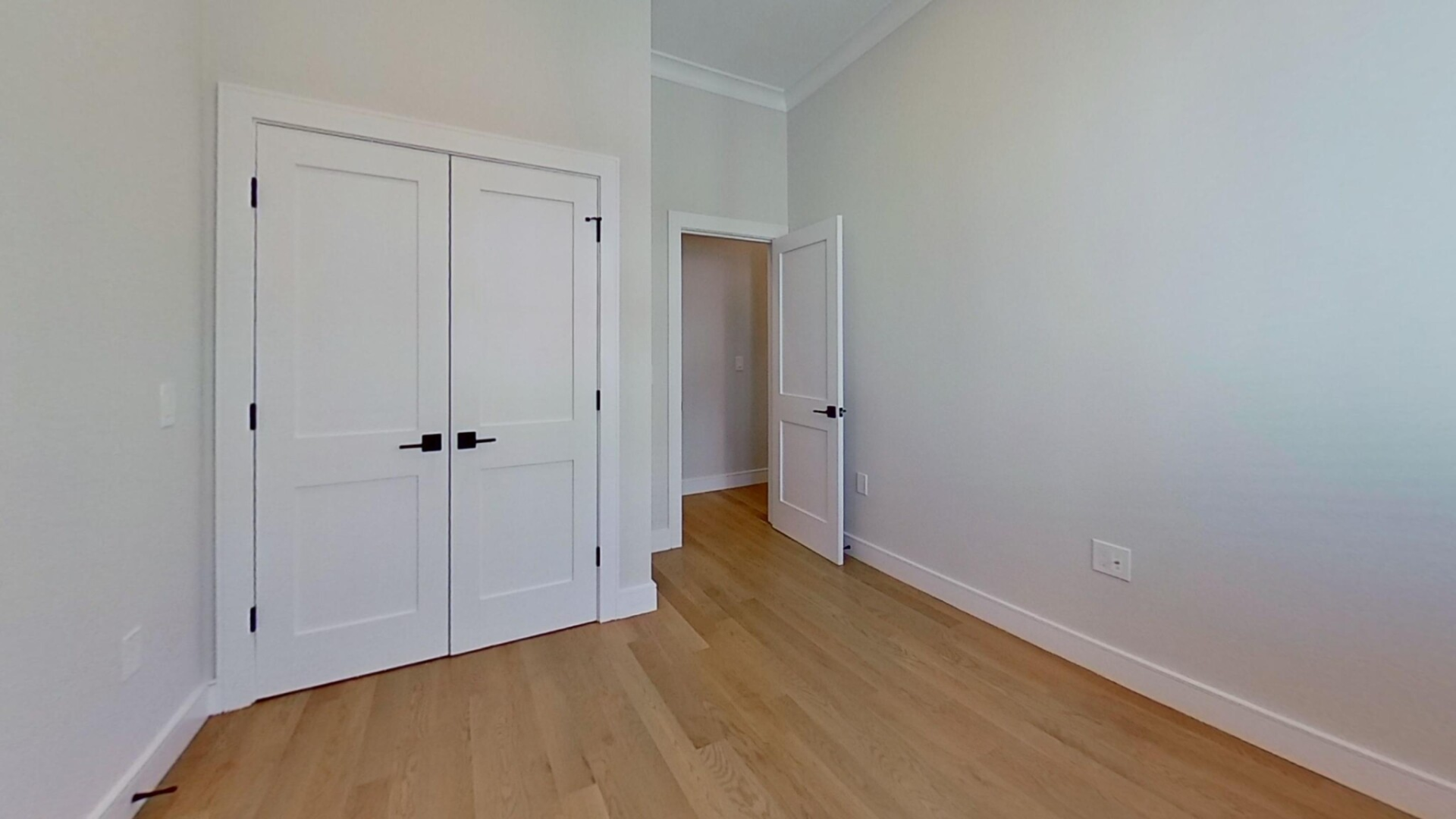 5 bed, 2 bath apartment for rent at 16 Highgate St Unit 203, Allston — photo 2 of 9