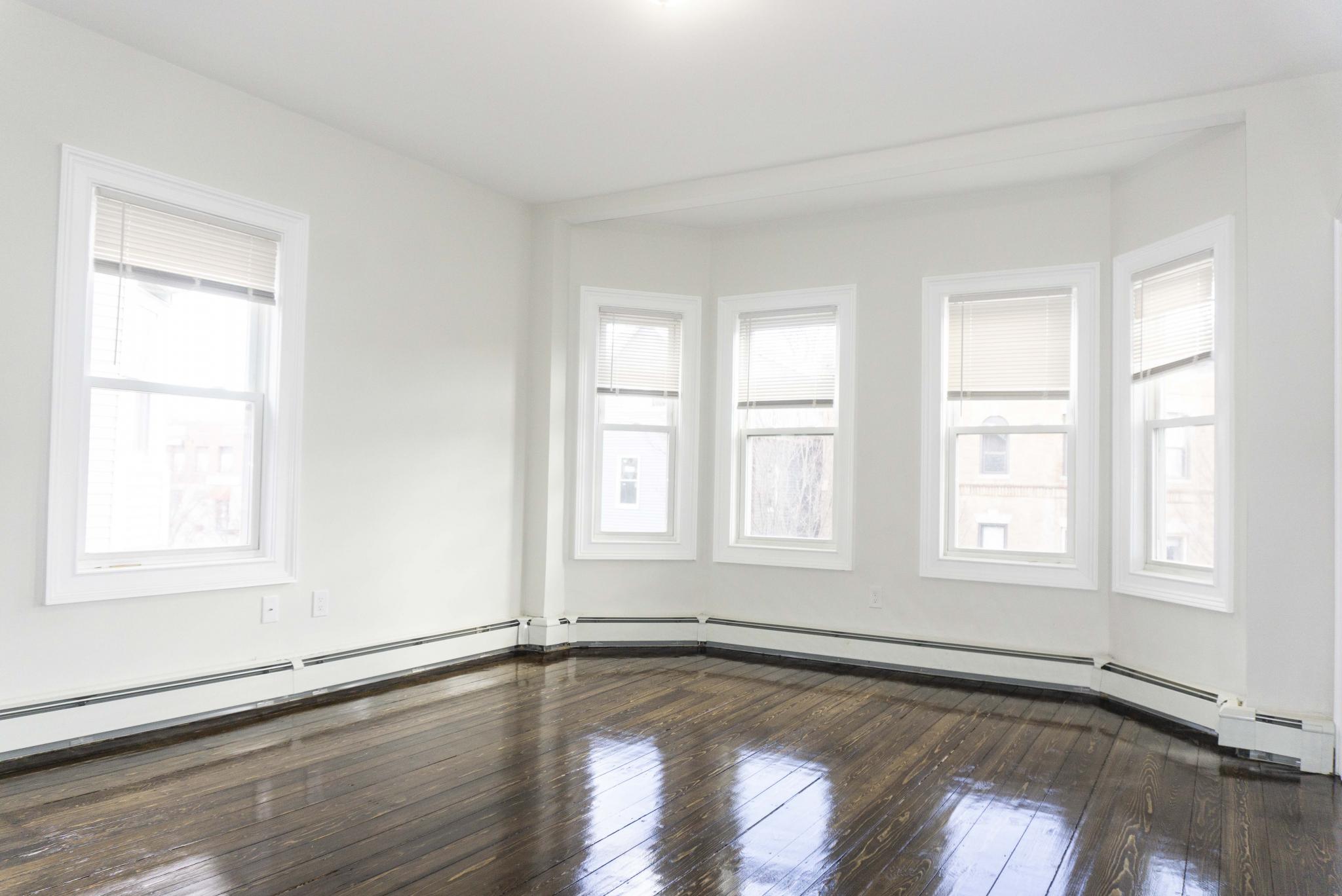 3 bed, 1 bath apartment for rent at 3147-3149 Washington St Unit 3, Jamaica Plain — photo 3 of 8