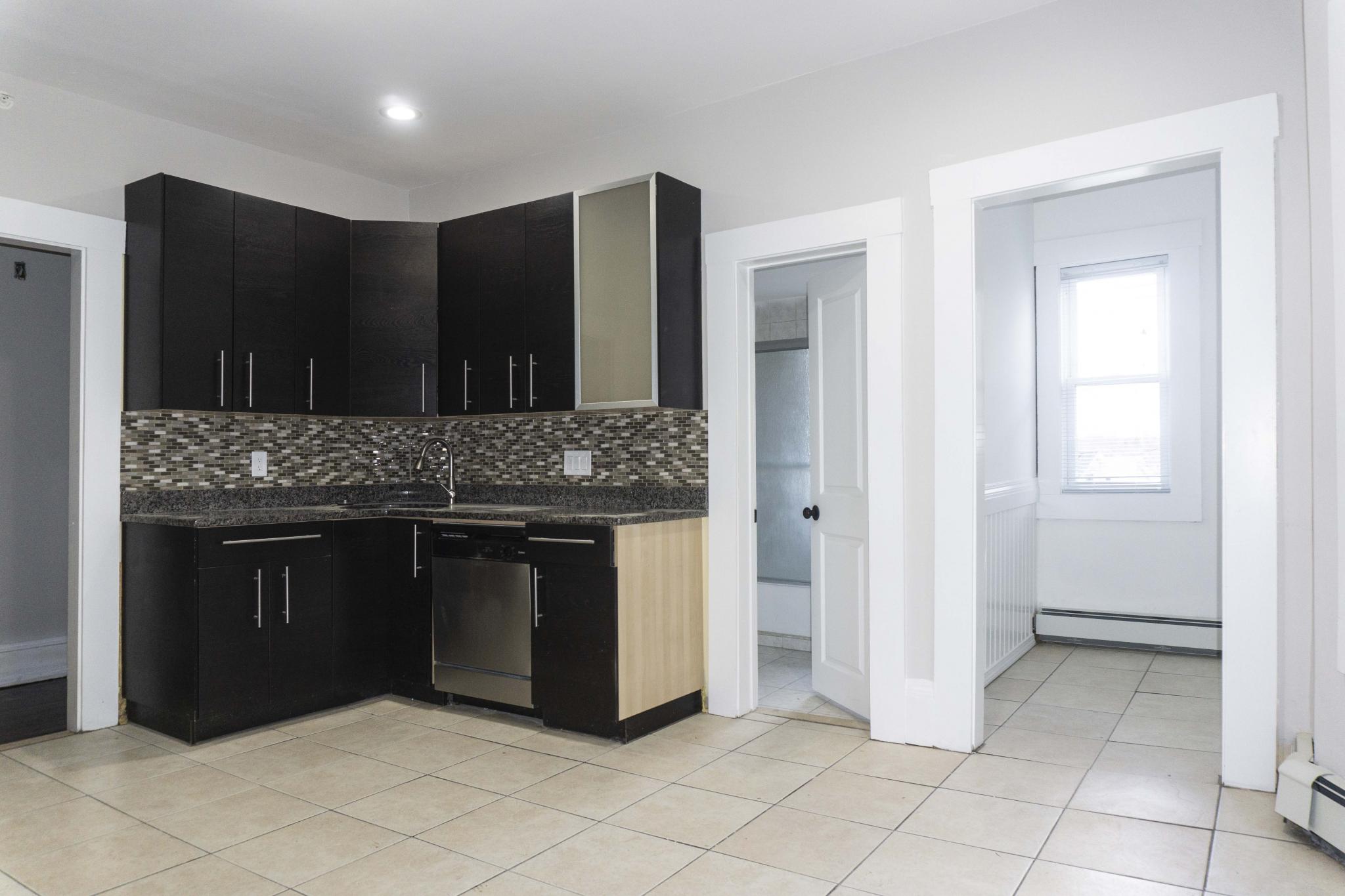 3 bed, 1 bath apartment for rent at 3147-3149 Washington St Unit 3, Jamaica Plain — photo 2 of 8