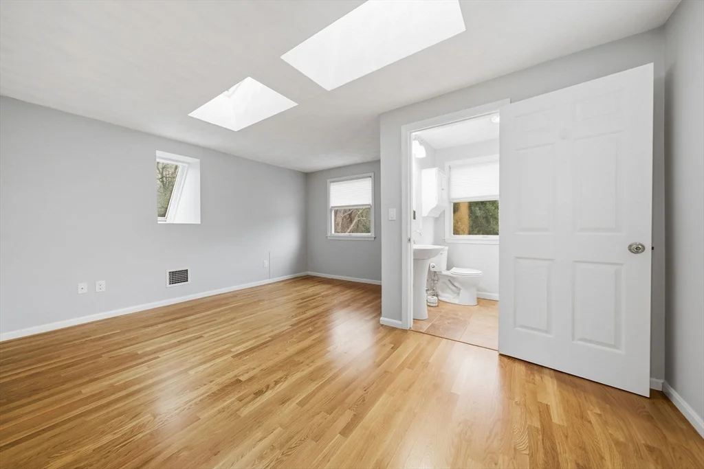 184 Park St, North Reading