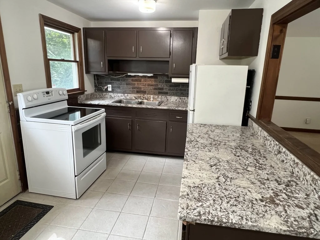 12 Saran Ave, Bedford