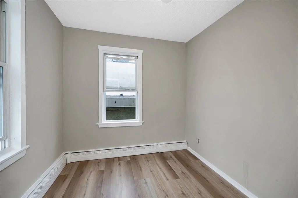 50 1/2 Common St, North Lawrence