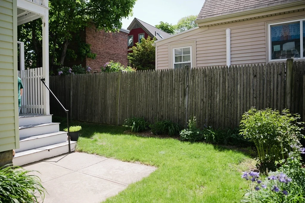 250 Walden, Neighborhood Nine