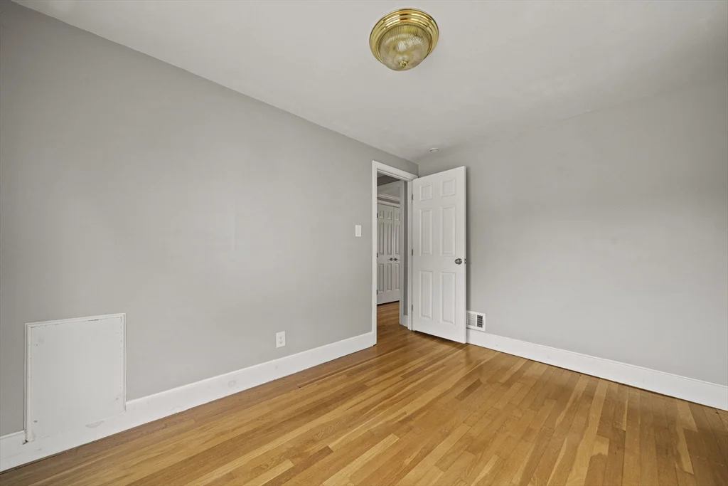 28 Hillside Ave, Stoneham