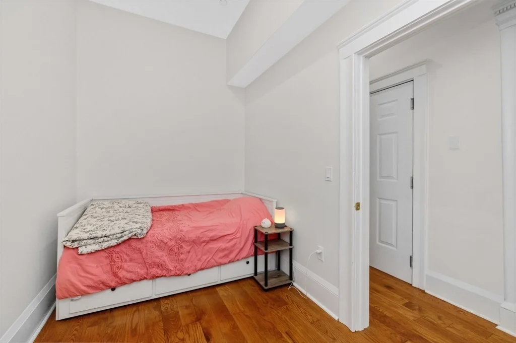 25 Bay State Rd, Back Bay