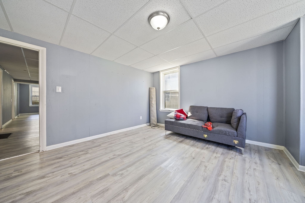 48 Rocliffe St, Fall River