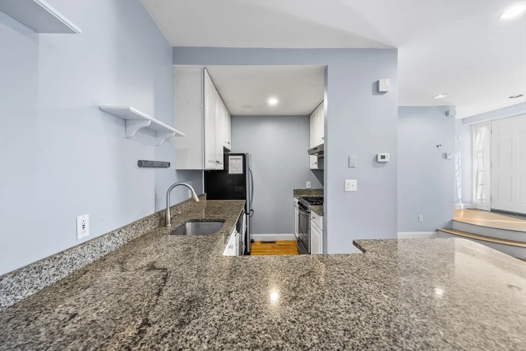 330 1/2 E St, South Boston