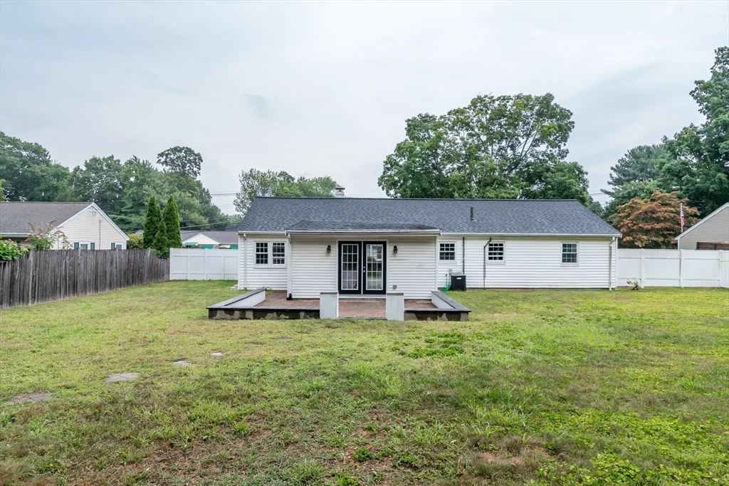 22 Wethersfield Rd, Natick