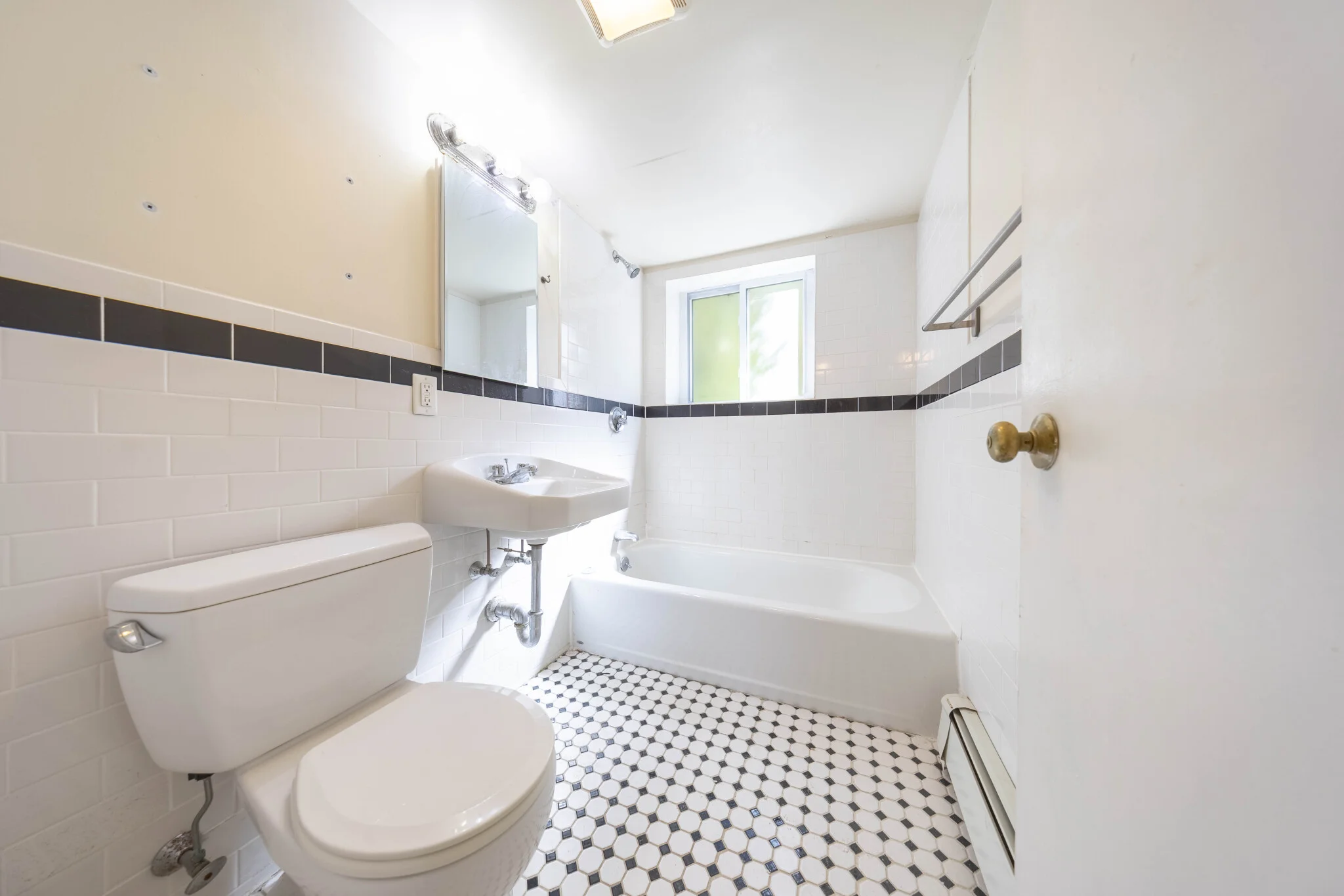33 Westgate Rd, Chestnut Hill