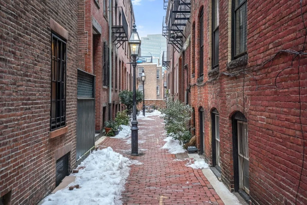 1 Goodwin Pl, Beacon Hill