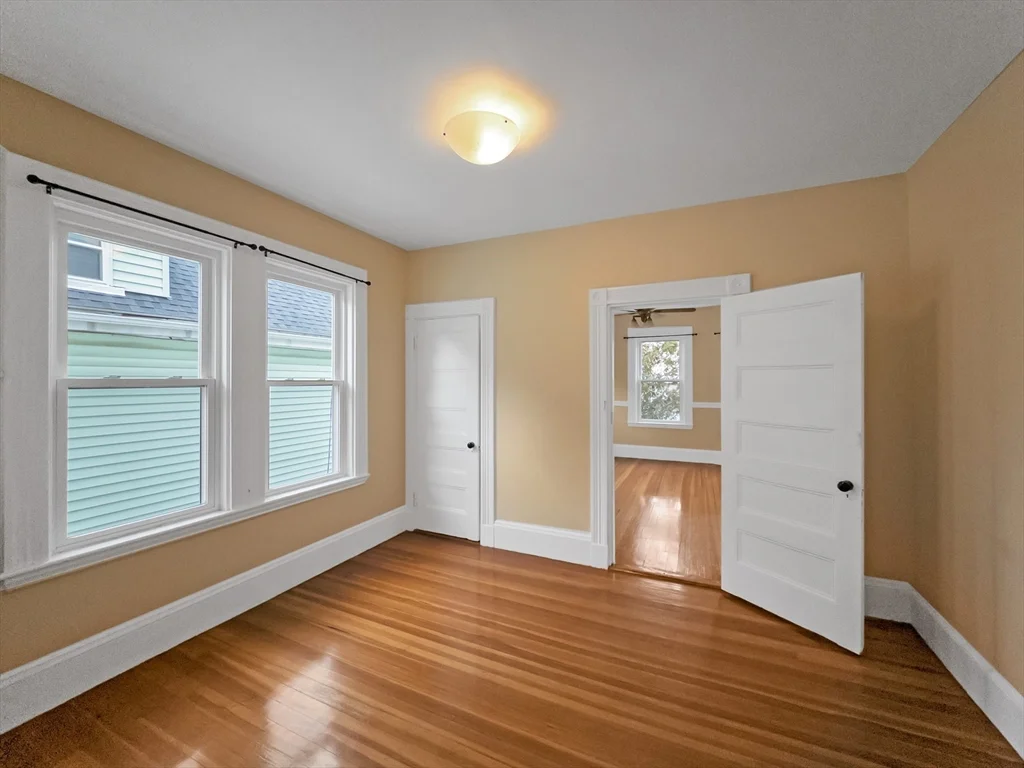 27 Woodlawn St, Jamaica Plain