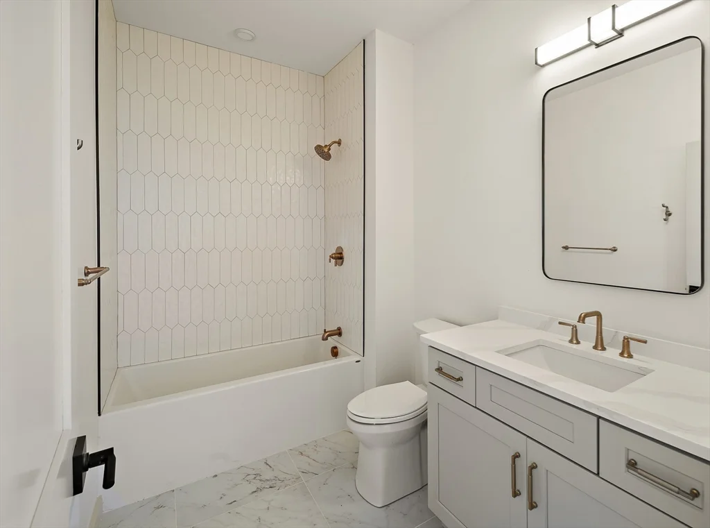 1025 Massachusetts Ave, Arlington Heights