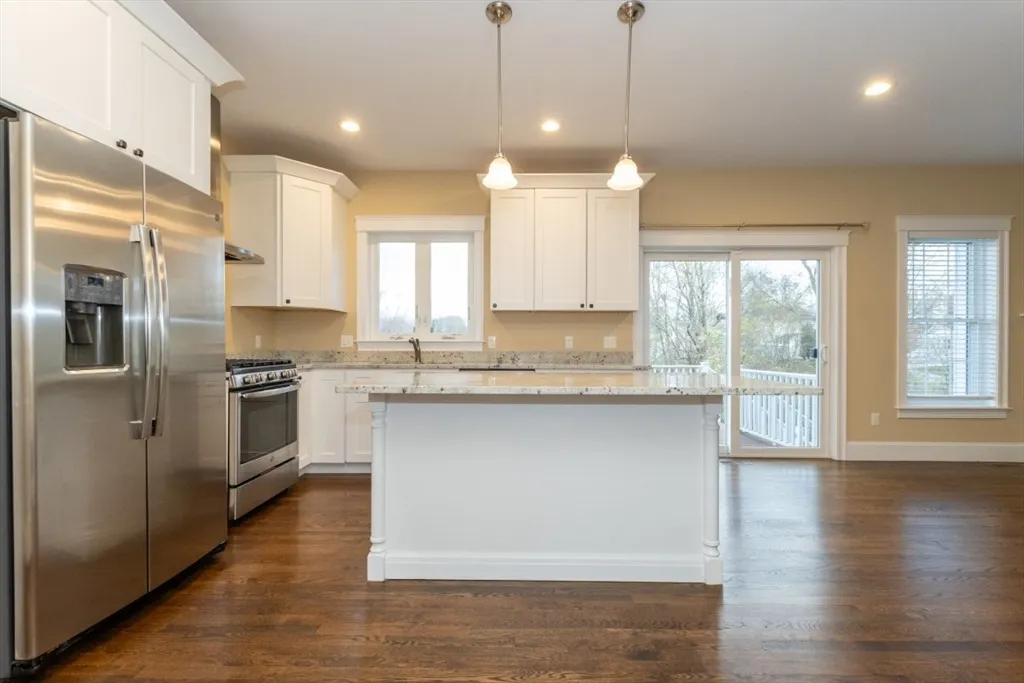 15 Hialeah Ln, Framingham