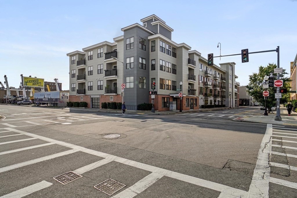 345 D St, South Boston