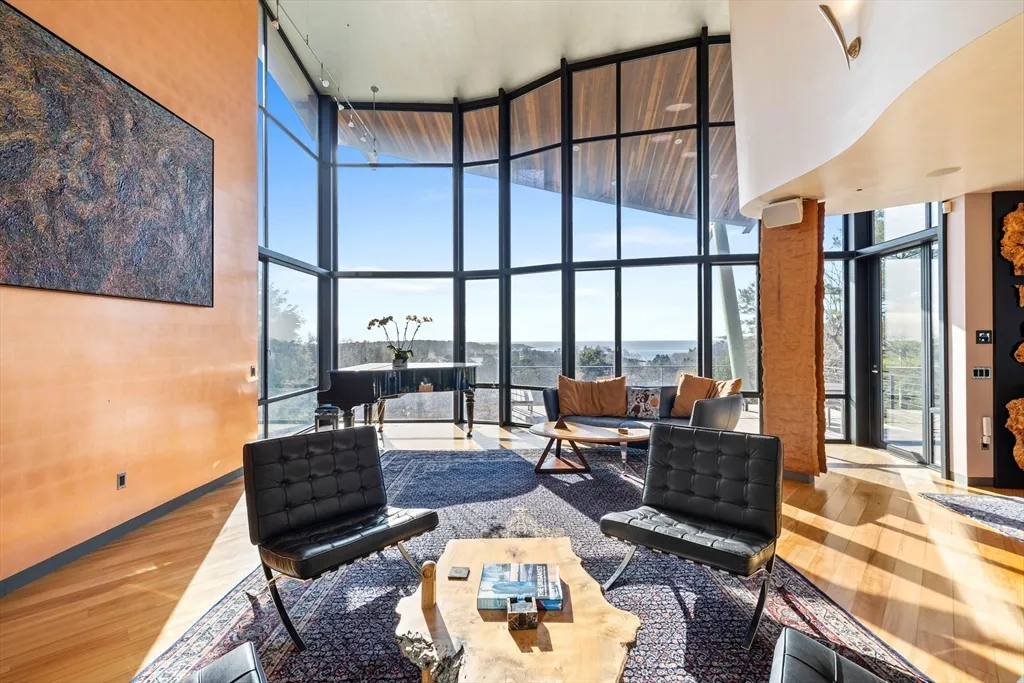 370 Summer St, Manchester