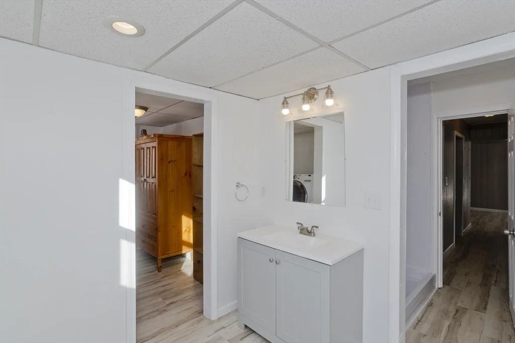 16 Knightville Dam Rd, Huntington