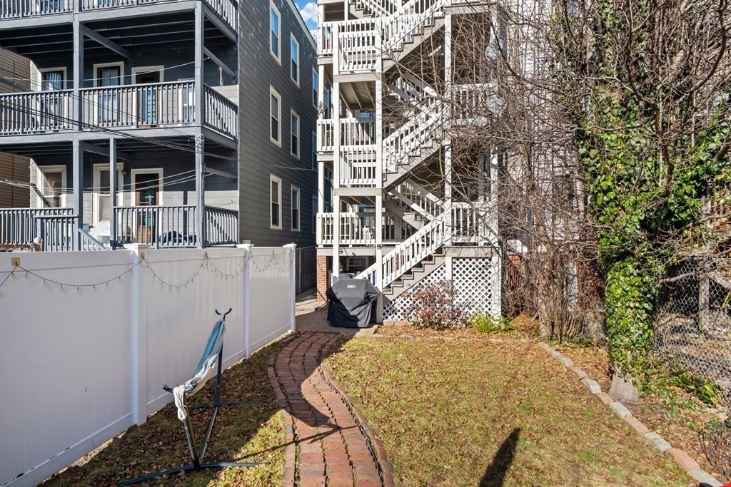 673 E 2nd St, South Boston