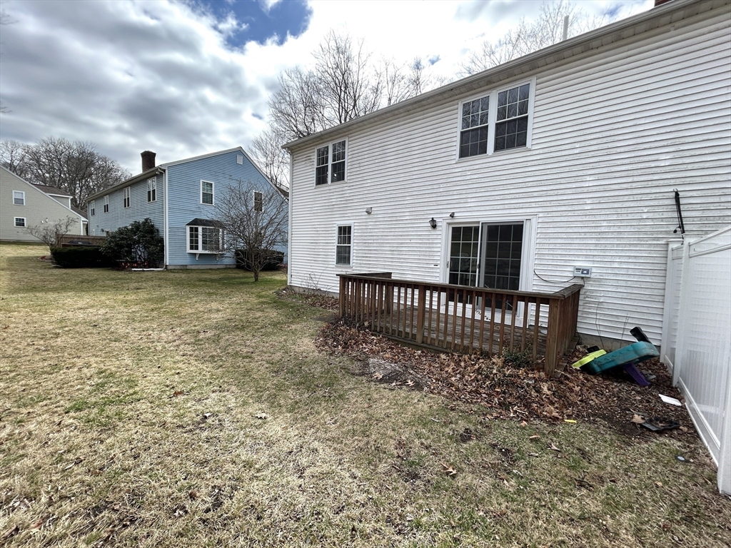 12 Homeward Ln, Natick