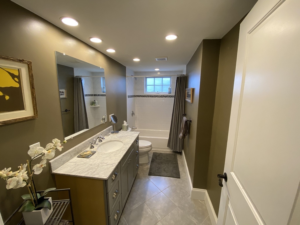 15 Oakdale St, Jamaica Plain