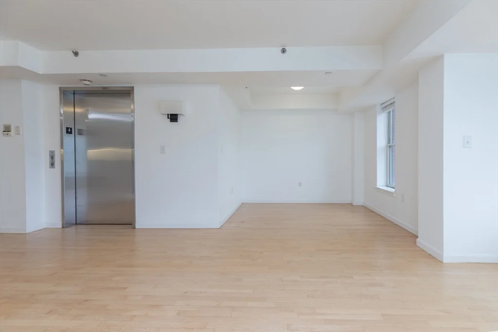 910 Beacon St, Fenway