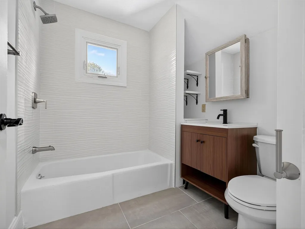 469 Medford St, Winter Hill