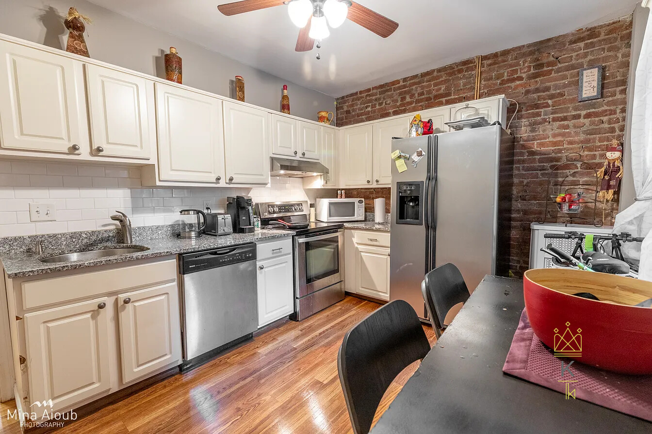 1404 Commonwealth Ave, Brighton