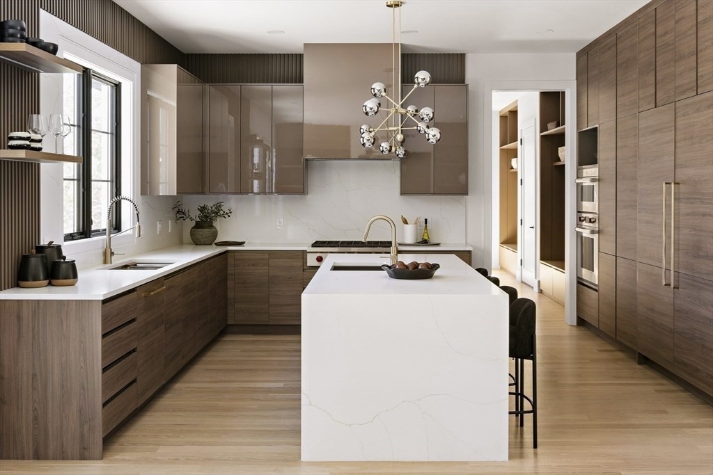 71 Harwich Rd, Chestnut Hill