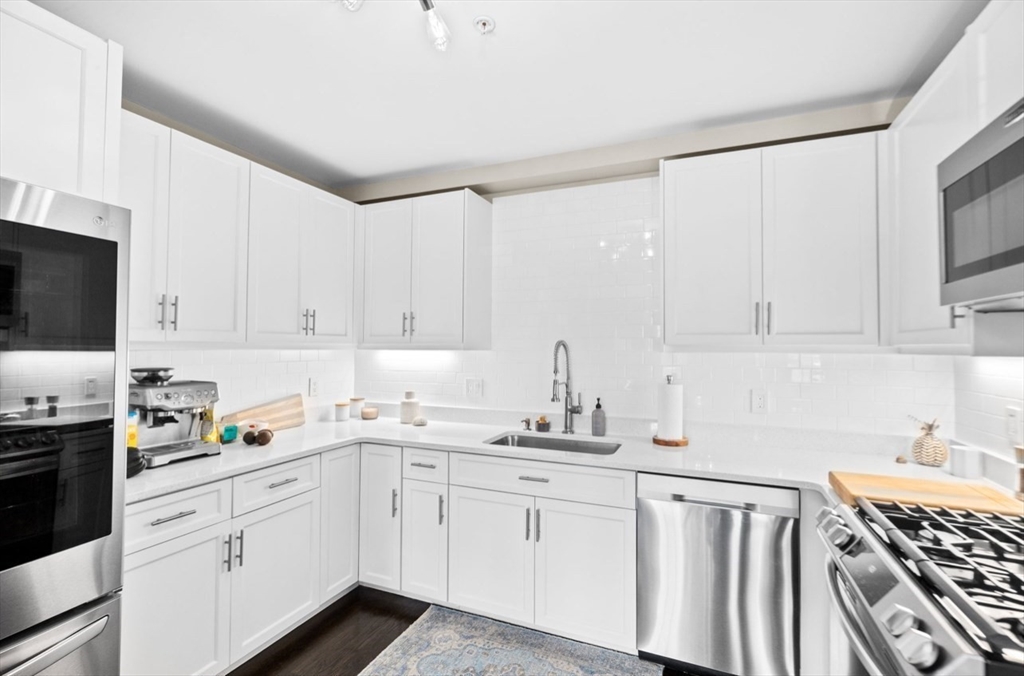 108 Elm St, Cohasset