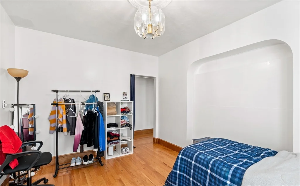 78 Hillside St, Mission Hill