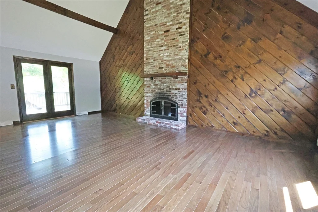 17 Fairview Dr, Westford