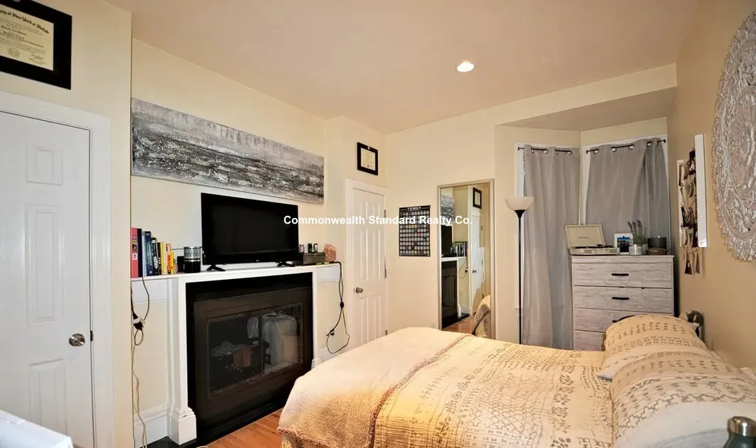 1203 Beacon St, Brookline