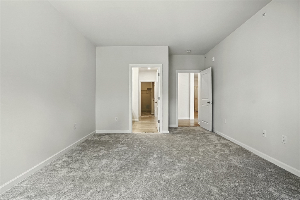 4 Winslow Ln, Grafton