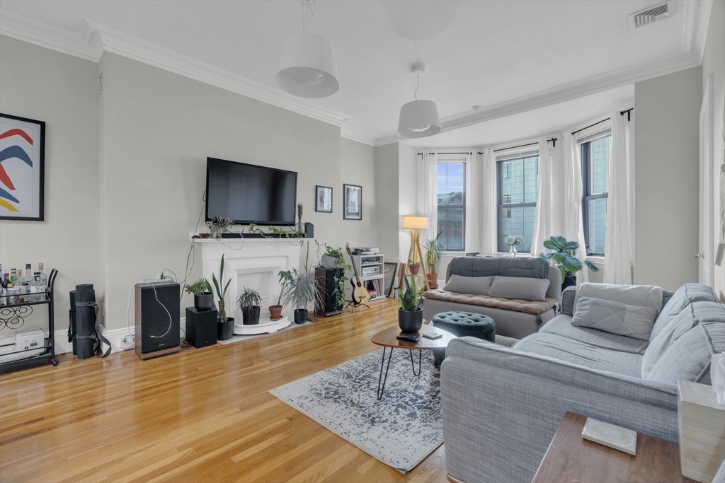 75 Newbury St, Back Bay