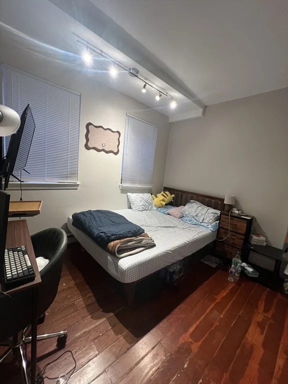 390 Riverway, Mission Hill