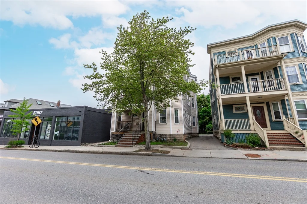 279 Concord Ave, Neighborhood Nine