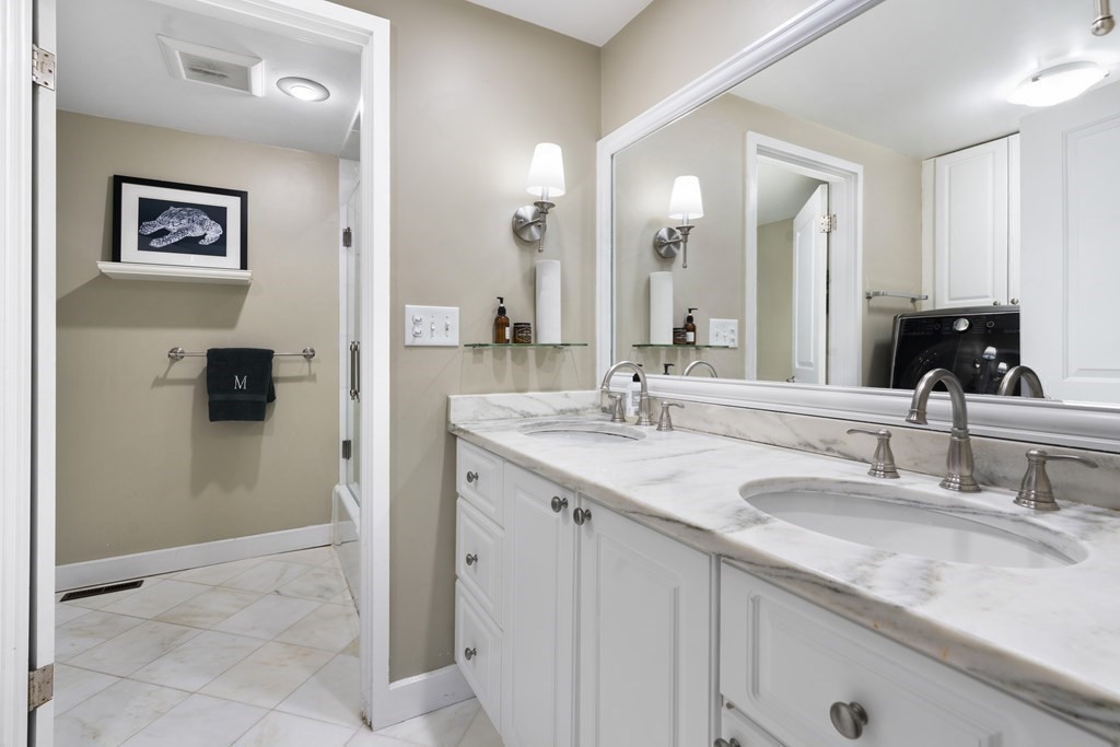 11 Oak St, Wellesley